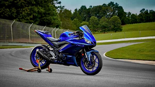 Yamaha YZF R3 Motorcykel model 2023