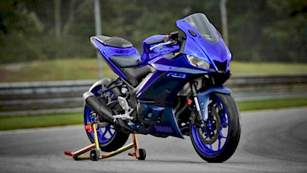 Yamaha YZF R3 Motorcykel model 2023