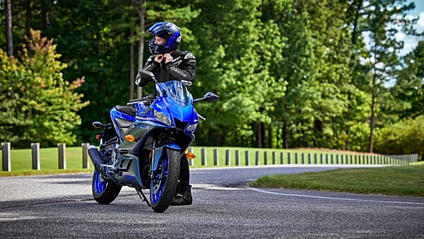 Yamaha YZF R3 Motorcykel model 2023