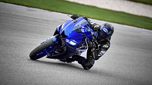 Yamaha YZF R3 Motorcykel model 2023