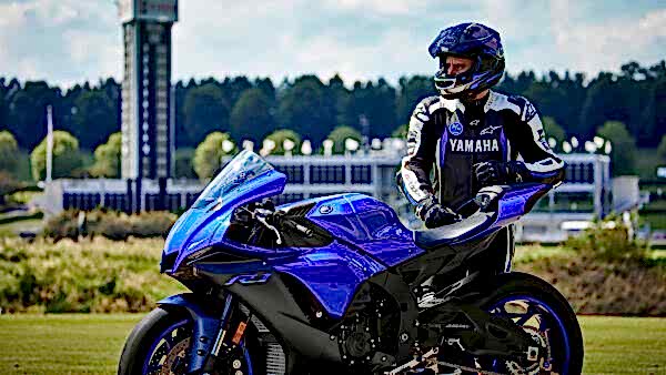 Yamaha YZF R1 Motercykel model 2023