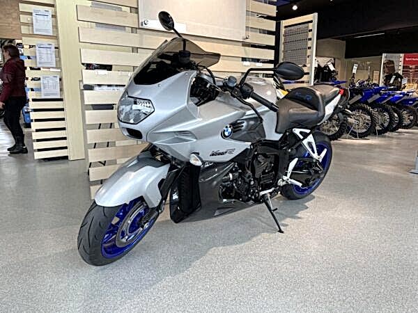 - BMW K 1200 R Sport