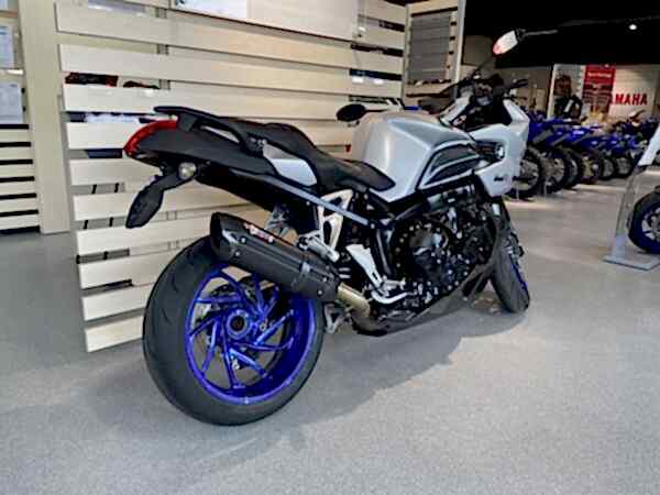 - BMW K 1200 R Sport