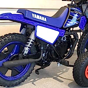 2025 Yamaha PW 50 med støttehjul