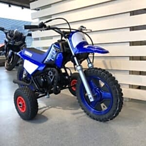 2025 Yamaha PW 50 med støttehjul