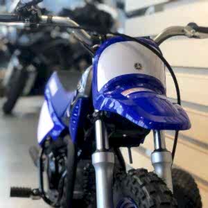 2025 Yamaha PW 50 med støttehjul